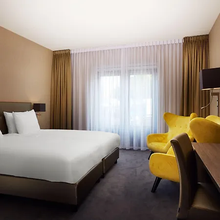 ドゥ リンデブーム デン・ブルグ