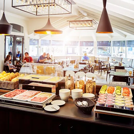 De Lindeboom دِن بورِخْ